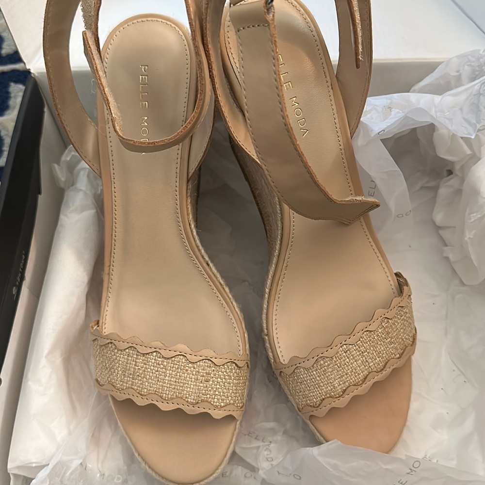 New!!! Pelle moda wedge sandal